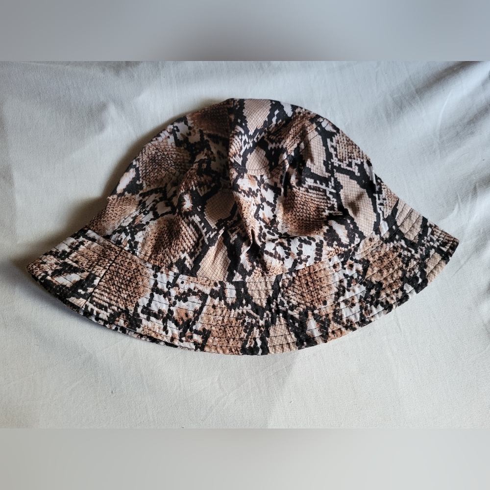 Bucket hat